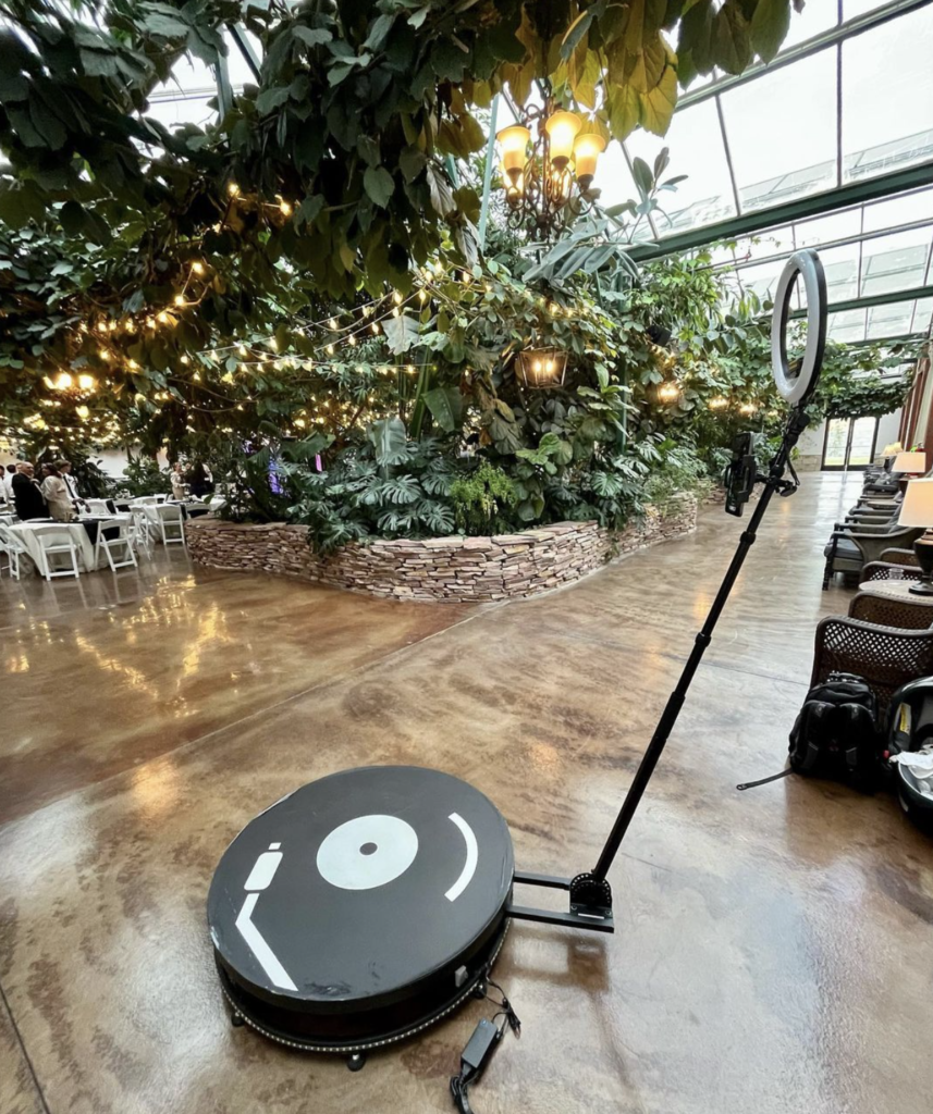 360 Video Booth. Photo booth. Wedding photo booth.